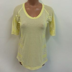 Lululemon yellow and white short sleeve top sz 6